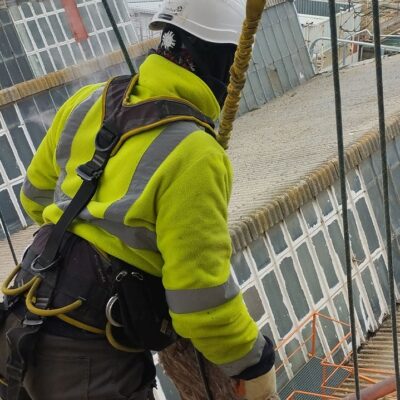 trabajador-edaltys-trabajando-en-obra